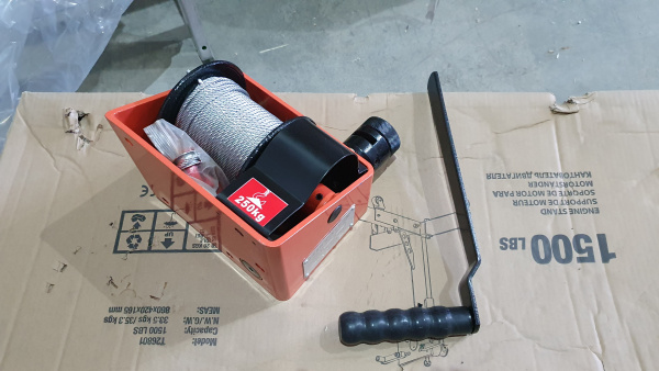 Лебедка ручная червячная с тросом  250кг 20м TOR VS