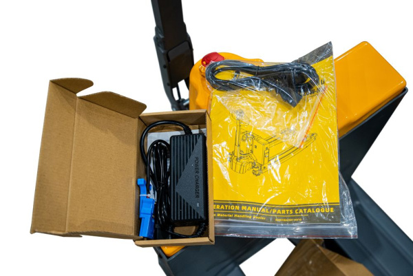 Тележка электрическая 1500 кг 1150 мм XILIN CBD15W-II Li-ion 24V/25Ah с колесом баланса