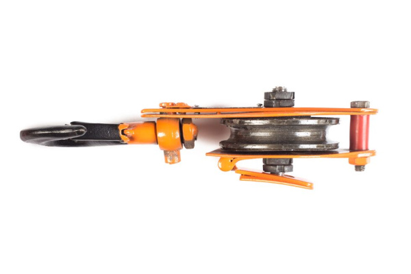 Блок монтажный однорольный с  крюком TOR 0,5 т с откидной щекой