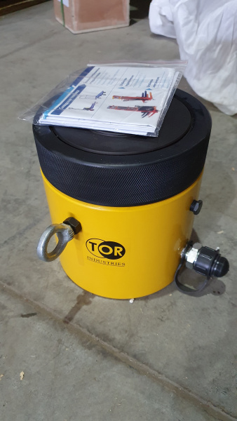 Домкрат гидравлический TOR ДГ100П50Г 100 т с фиксирующей гайкой