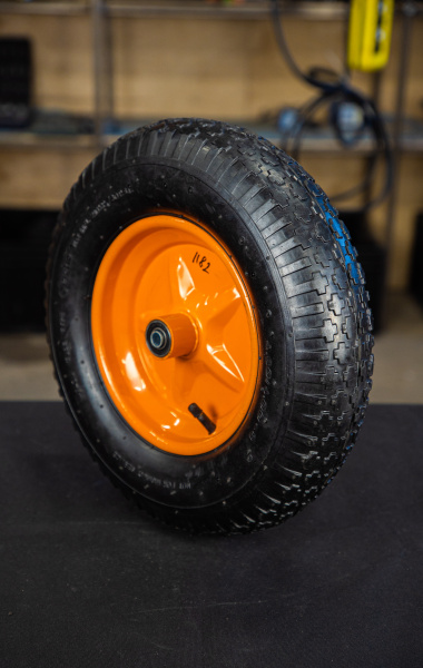 Колесо пневматическое резиновое 387 мм 4.00-8 (подшипник 12 мм)