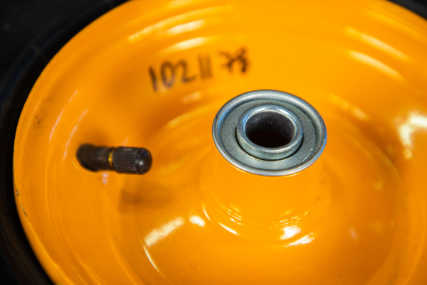 Колесо пневматическое резиновое 330 мм 13x4.00-6