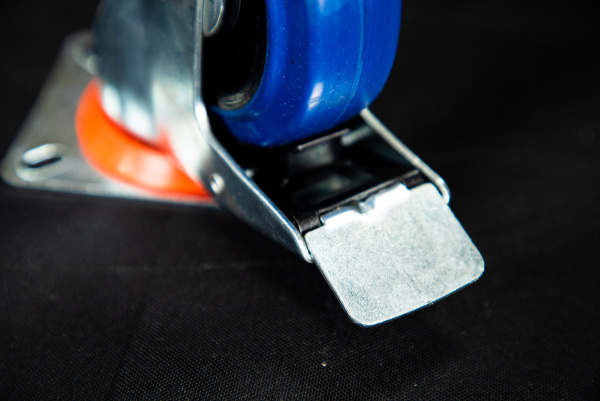 Колесо поворотное резина SRCLb 42 100 мм с тормозом (N)