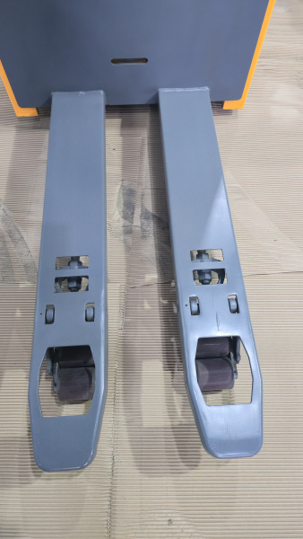 Тележка электрическая 2000 кг 1150 мм XILIN CBD20Z с кабиной 24/320 В/Ач