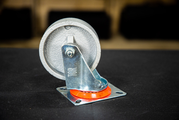 Колесо поворотное чугунное EM01 VKV 100 100 мм термостойкое